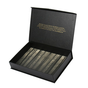 Negro mate forma de libro solapa personalizado Logotipo de lámina caliente plegable rígido Cartón plegable papel ropa bufanda camiseta caja magnética - Product Image 5