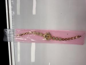 Orologio da Donna Monero in Oro Giallo con Cristalli e Strass, Bracciale a Fiore, Elegante Idea Regalo - Product Image 3