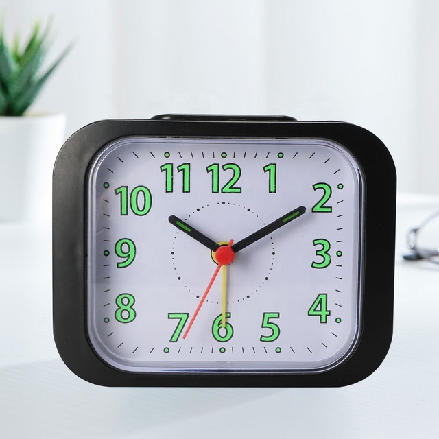 Battery Operated Hot Vintage Plastic Classic Quiet Quartz Analog Desk Table Kids Luminous Alarm Clock With Night Light