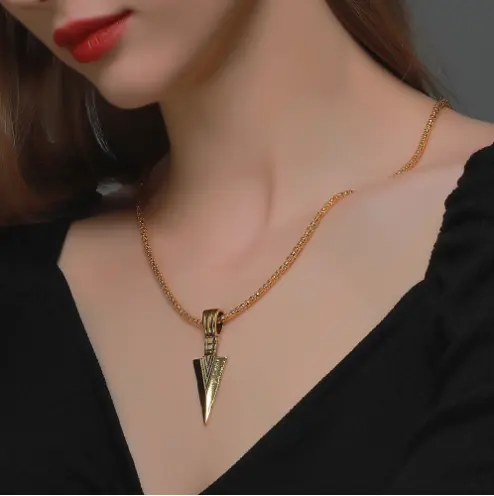 Haoxuan Factory With Sharp Triangle Arrow Pendant Necklace personality triangle point men's alloy retro arrow necklace