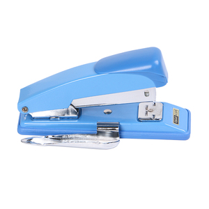 Engrapadora de Escritorio Manual de Metal Estilo Clásico Eagle con Removedor de Grapas 207R 24/6 y 26/6 para Material Escolar y de Oficina, Azul - Product Image 1