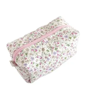 Trousse de maquillage personnalisée mignonne pour femmes Maquillaje Para Mujer Petite serviette à fermeture éclair Trousse de maquillage en coton matelassé à motifs floraux