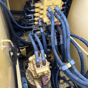 Excavatrice sur chenilles Komatsu Pc130 d'occasion, 13 tonnes, faible nombre d'heures, excellent état, parfaitement fonctionnelle avec moteur, boîte de vitesses et moteur électrique - Product Image 5