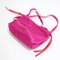 Tas Selempang Dumpling Anti Air Bahan Nilon Mengkilap dengan Tali PU Tipis dan Sisi Berkerut untuk Wanita, Cocok untuk Liburan Akhir Pekan, Kencan, dan Liburan