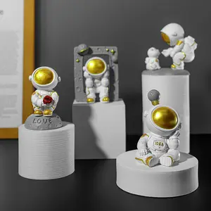 Astronaut Figurines Home decoration ornament kids birthday gifts desktop sculpture wholesales