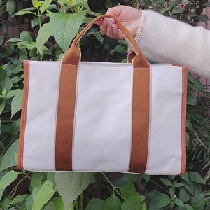 Bolso de Hombro de Lona de Algodón con Asa de Cuerda Cruzada Grande, Cierre de Cremallera y Bolsillos Interiores, Estilo Mensajero, Personalizado y a la Moda - Product Image 1
