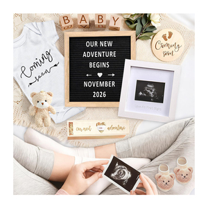 Ensemble d'accessoires pour l'annonce de grossesse : idées de panneaux en bois avec lettres pour l'annonce de la naissance du bébé « Bientôt là » - Product Image 3