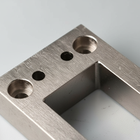Service d'usinage CNC de précision, support de cadre industriel en acier inoxydable sur mesure