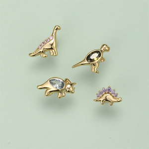 Piercing de cartilage en argent S925 plaqué or 18 carats avec pierres CZ colorées amusantes en forme de dinosaure pour hélix à dos plat - Product Image 2
