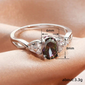 Anello Intrecciato con Zirconi Colorati per Donne, Gioiello Scintillante per Proposte e Cerimonie - Product Image 5