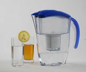 Jarra Filtradora de Agua Portátil <span class=keywords><strong>Bluetech</strong></span> de 2.4L, Ecológica, Sin Cal, Agua de Mejor Sabor para Uso Doméstico y en el Automóvil |   Negro - Product Image 1