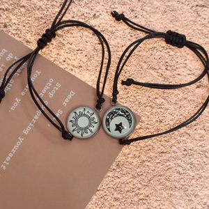 Luminoso sol Luna pareja pulseras brillan en la oscuridad amante a juego brazalete romántico <span class=keywords><strong>Gif</strong></span> para amigos pulsera de cuerda ajustable - Product Image 2
