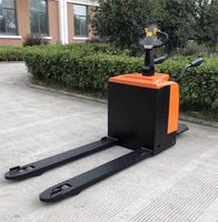 Transpalette électrique RUMLIFT modèle TE220 2000 kg, batterie plomb-acide 24 V/120 Ah, pneus en polyuréthane, mât à deux étages