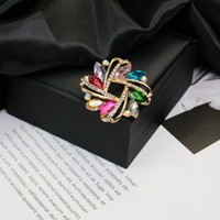 Broche vintage fleurie en perles et strass, épingle en métal de qualité supérieure, accessoire de mode polyvalent pour la décoration des vêtements