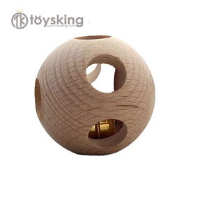 Jouets en bois sensoriels <span class=keywords><strong>Montessori</strong></span> pour bébé <span class=keywords><strong>Hochet</strong></span> rond en bois avec cloche à l'intérieur d'une <span class=keywords><strong>boule</strong></span> creuse en bois de hêtre pour bébé - Product Image 2