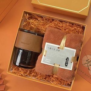 Juego de regalo de lujo de regreso a la escuela para mujer, regalos de boda más vendidos, taza <span class=keywords><strong>y</strong></span> toalla de terciopelo Coral para invitados de lujo - Product Image 3