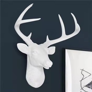 رأس غزلان صناعي عتيق, رأس غزلان صناعي من طراز قديم باللون الأبيض مثبت على الحائط مع قرون - Product Image 3