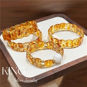 กำไลข้อมือดอกไม้สีอำพัน แฟชั่นสำหรับผู้หญิง กำไลเสน่ห์ ของขวัญเครื่องประดับ ฤดูใบไม้ร่วง 2025 ผลิตที่หางโจว - Product Image 1