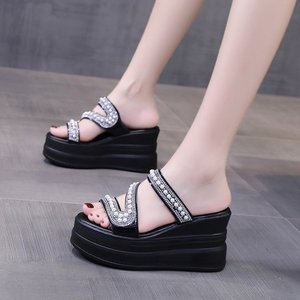 Nuovi Stili di Pantofole <span class=keywords><strong>Bianche</strong></span> <span class=keywords><strong>con</strong></span> Perle e Diamanti, Morbide Pantofole da Interno Comode <span class=keywords><strong>con</strong></span> <span class=keywords><strong>Zeppa</strong></span> di 9cm, Moda Femminile - Product Image 4