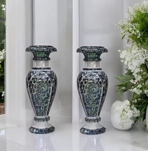 Superbe vase à fleurs en marbre avec incrustation de nacre Vases décoratifs de luxe pour toutes les occasions - Product Image 2