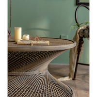 Table basse ronde élégante et vintage en rotin tissé et bambou pour meubles de terrasse de maison ou de jardin