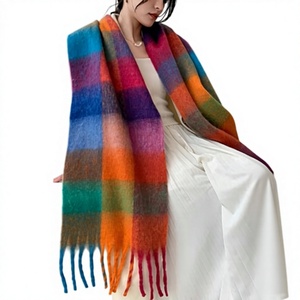 Bufanda Larga de Lana para Mujer, Diseño a Cuadros, Accesorio de Moda para Invierno con Detalles de Flecos - Product Image 4