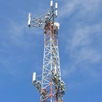 Tour de télécommunication autoportante en treillis d'acier galvanisé à chaud à 3 poteaux de 45 m pour station de base de communication 5G