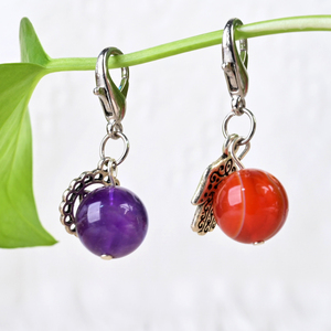 Vente en gros de perles de pierre naturelle et de copeaux de cristal à la mode, porte-clés fait main, breloque perlée pour colliers de chiens et de chats - Product Image 6
