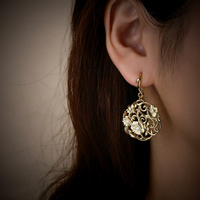 020029 desainer mode mewah CZ anting menjuntai untuk wanita antik terinspirasi menjuntai berlapis emas bunga dedaunan anting-anting bunga