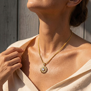 B080 Vente en gros Collier pendentif en acier inoxydable plaqué or 18 carats, motif tournesol, avec pierres de cristal colorées et brillantes, pour femme - Product Image 2