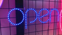 LED au néon en forme de coeur personnalisé allume la couleur rouge du corps de lampe acrylique IP67 pour les amoureux