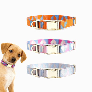 Kerah anjing peliharaan tenun Jacquard kustom pola hati Logo kustom dengan gesper mewah antikarat emas - Product Image 1