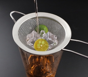<span class=keywords><strong>Passoire</strong></span> conique à mailles fines en acier inoxydable de qualité supérieure <span class=keywords><strong>Passoire</strong></span> à thé et à cocktail <span class=keywords><strong>ronde</strong></span> colorée pour bar et cuisine - Product Image 2