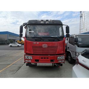 Camión Cisterna de Combustible de Uso Pesado para Construcción y Suministro Urbano de Combustible, Dirección Personalizada, Hecho en China, Certificado ISO y CCC - Product Image 4