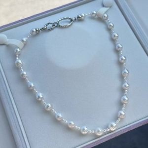 Collier en perles d'eau douce naturelles, chaîne de clavicule luxueuse et élégante, design de chaîne de pull élégant en papier sucré froissé - Product Image 2