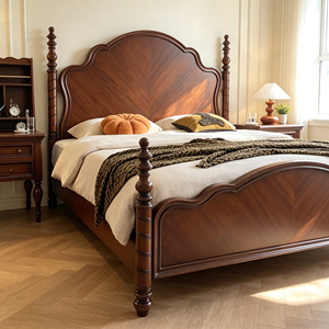 Base de Cama Tradicional de Madera Tamaño Queen con Acabado en Caoba y Postes Tallados - Product Image 2