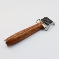 Peigne pour animaux de compagnie en bois massif, picots en acier inoxydable, outil de démêlage et de toilettage pour chat, chien, chiot à poils longs, 2 tailles, 16 cm