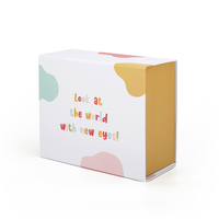 Boîte cadeau magnétique colorée avec logo personnalisé, en papier kraft gaufré, doublure en éponge, boîte à rabat adaptée aux parfums