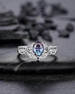 Anillo de Compromiso y Boda Único de Plata de Ley 925 Chapado en Oro de 14k para Mujer, con Alexandrita Ovalada y Moissanita Negra - Product Image 1