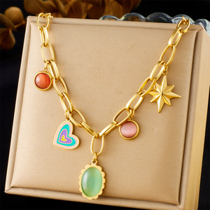 Kalung Rantai Tebal Retro Prancis Warna Emas untuk Wanita, Perhiasan Vintage dengan Liontin Hati, Bunga, Mutiara, dan Batu Permata - Product Image 6