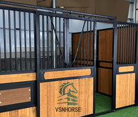 Écurie à chevaux portable en acier et bambou 2,5x4m pour fermes avec portes à portes battantes préfabriquées modulaires