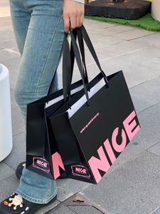 Borsa di Carta di Lusso Personalizzata con Logo Stampato per Abbigliamento, Shopping, Boutique, Regalo Riciclabile con Manico a Nastro, Vendita all'Ingrosso 2026 - Product Image 5