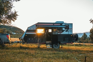 Caravane de luxe tout-terrain Blackseries avec éclairage d'ambiance pour <span class=keywords><strong>camping</strong></span>-<span class=keywords><strong>car</strong></span> et van de voyage - Product Image 2