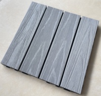 Dalles de terrasse en WPC modernes et durables, à emboîtement, avec sous-couche en grille plastique, finition mate, 300x300 mm, pour hôtel, appartement, extérieur/intérieur