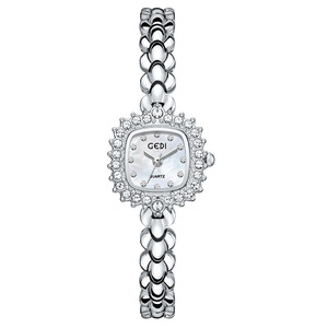Reloj de Pulsera de Lujo para Mujer, Cuadrado, Plateado, con Bisel de Cristal, Esfera de Nácar, Brazalete de Eslabones de Burbuja, Cuarzo - Product Image 5