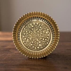 Assiette décorative ronde en métal avec incrustation dorée, gravure artisanale orientale, pour les fêtes - Product Image 4