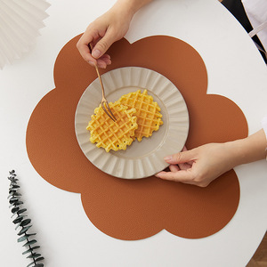 Sous-plat en cuir en forme de nuage, résistant à l'huile, isolant thermique, pour la table, pour enfants et animaux domestiques - Product Image 1