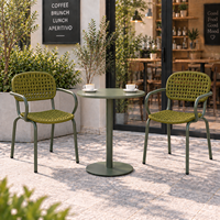 Chaise de salle à manger d'extérieur moderne avec structure en aluminium et accoudoirs en corde Teslin tressée pour restaurant, café, terrasse