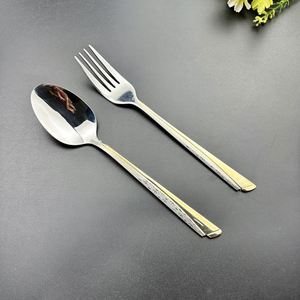 Ensemble de couverts en acier inoxydable de haute qualité avec motif laser doré, cuillères et fourchettes, idéal pour cadeaux et fêtes - Product Image 2