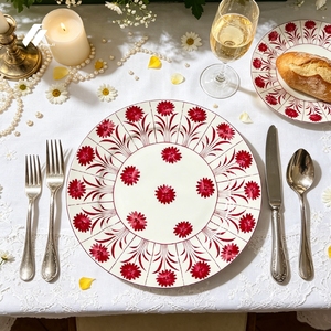 Vaisselle en porcelaine fine à motif de fleurs cramoisies élégantes, vaisselle décorative de style royal de luxe pour les banquets de mariage et les fêtes - Product Image 1